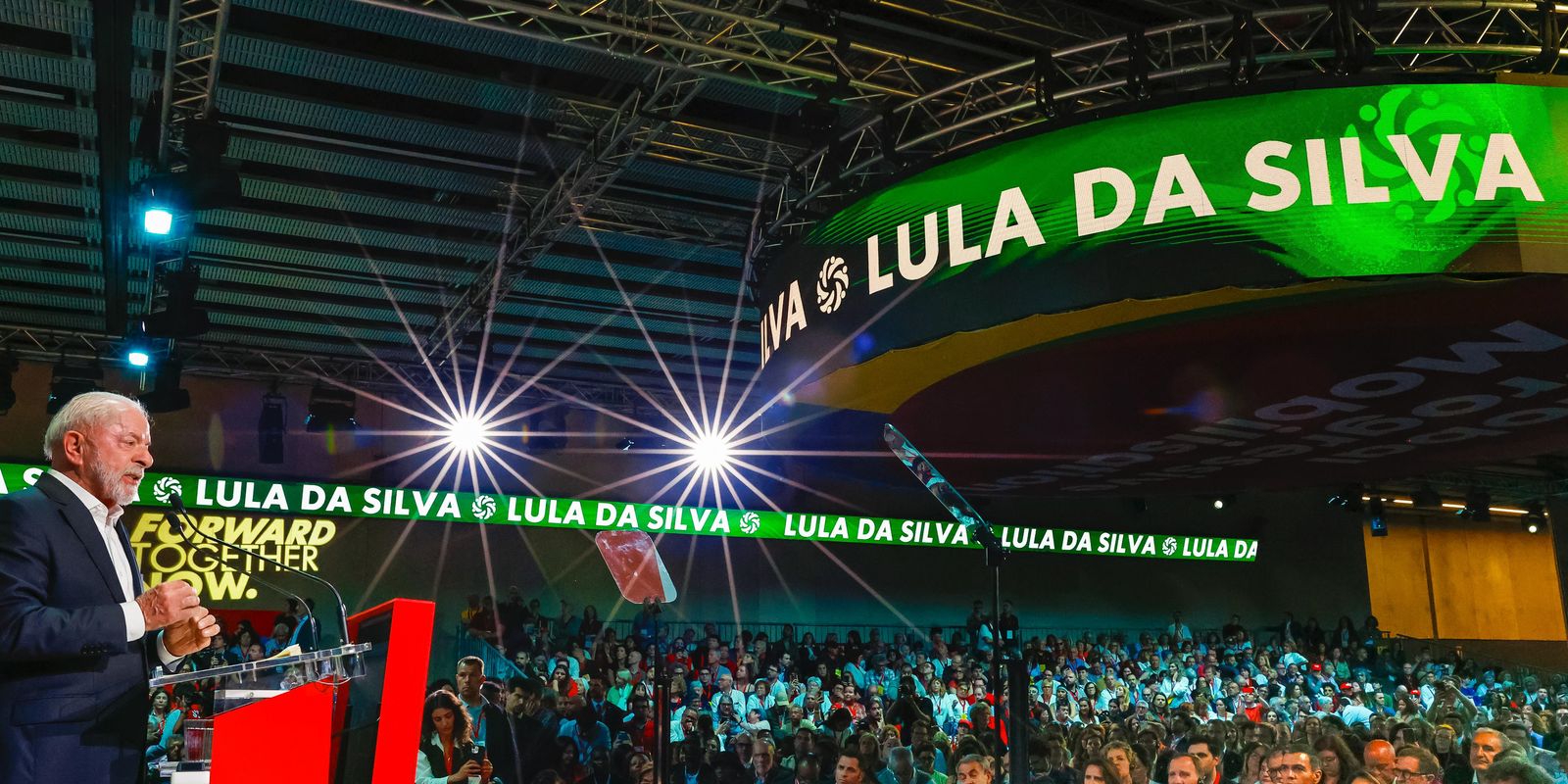 Lula fala para milhares na Espanha e pede coerência dos progressistas