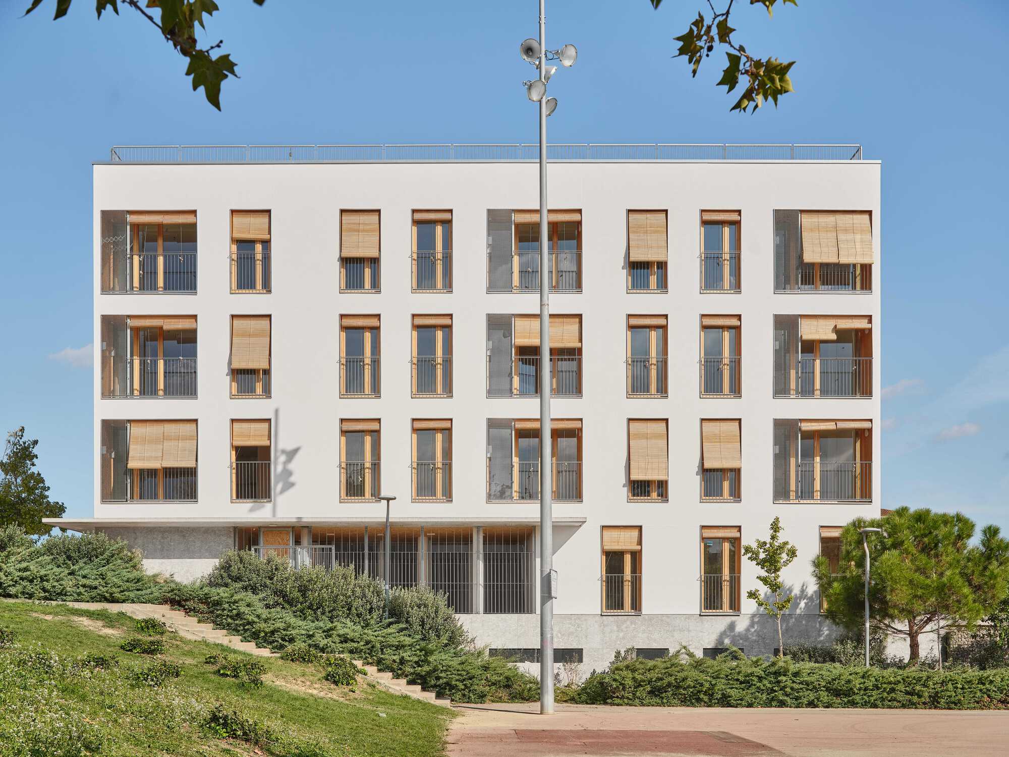 24 Unidades Habitacionais Acessíveis em Igualada / 4RQ Architecture + MBM Arquitectes