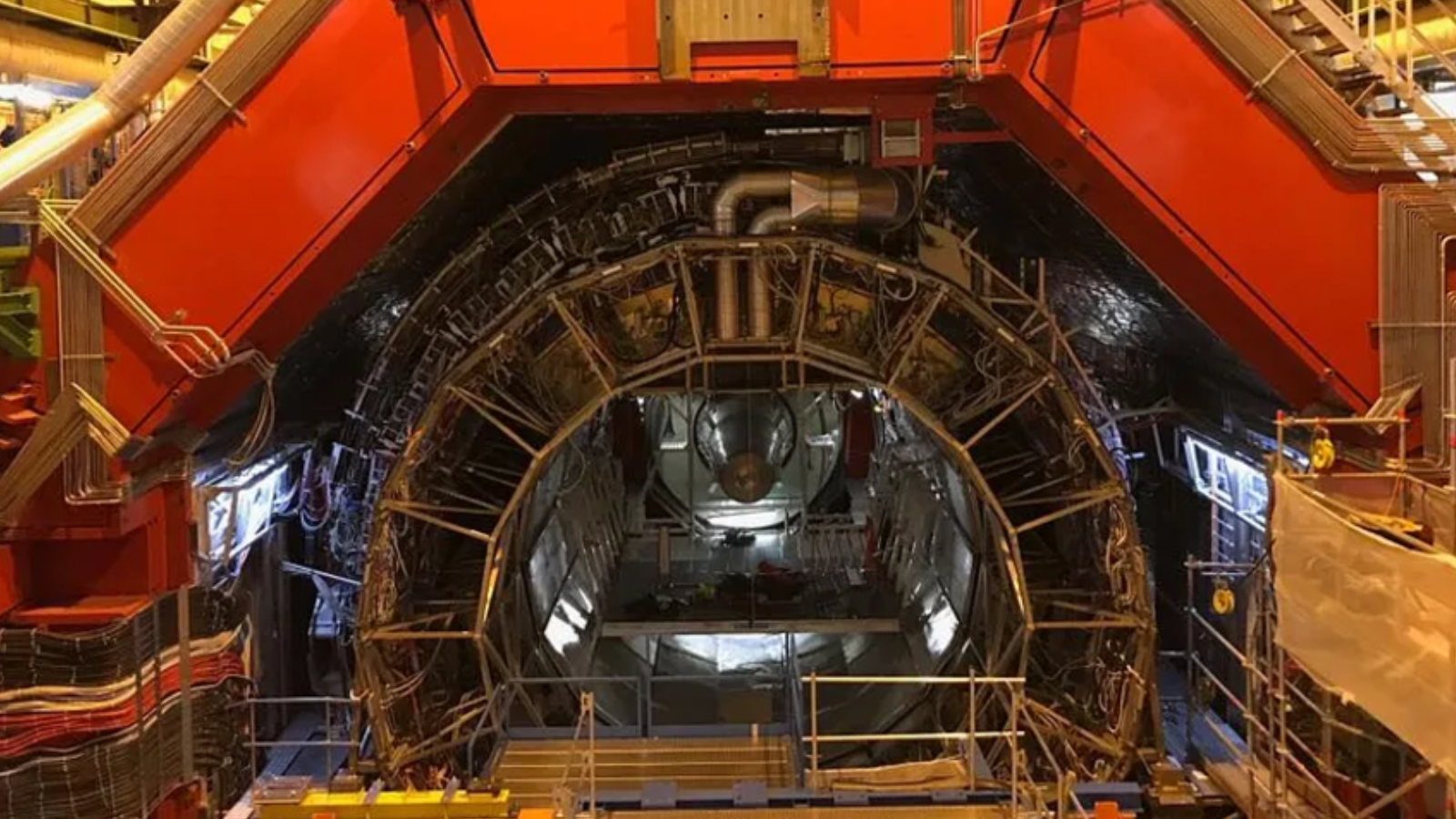 O Large Hadron Collider oferece aos cientistas a melhor visão das condições logo após o Big Bang