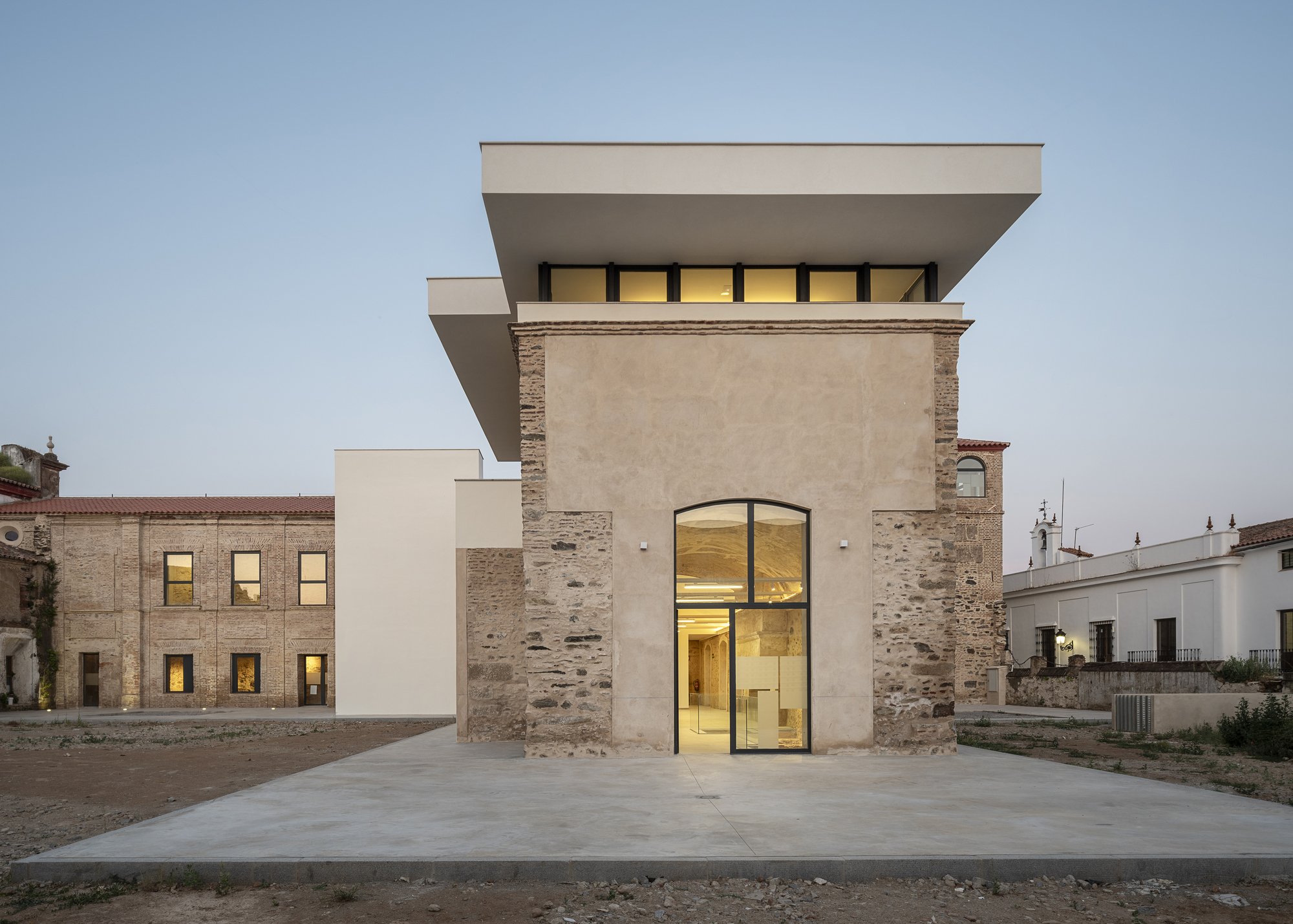 Renovação do Colégio Jesuíta / DUNAR arquitectos + TRAX