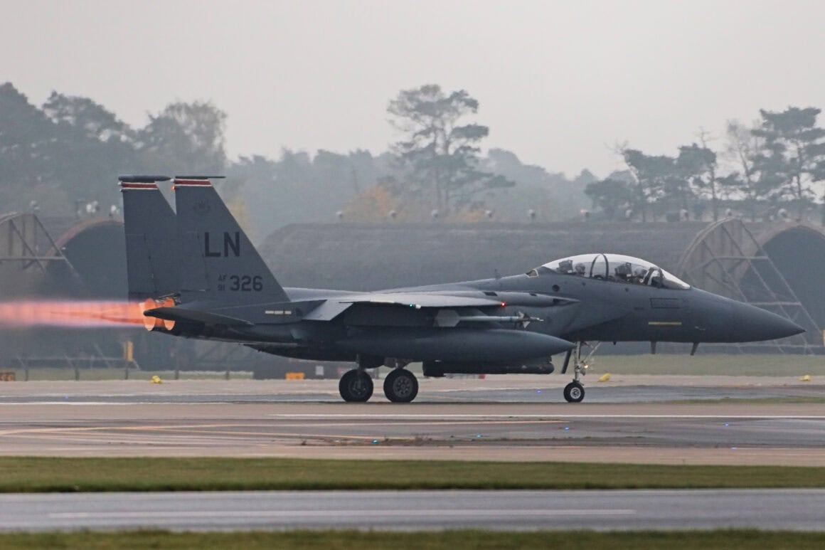 O sinal que trouxe um aviador F-15E abatido do Irã para casa