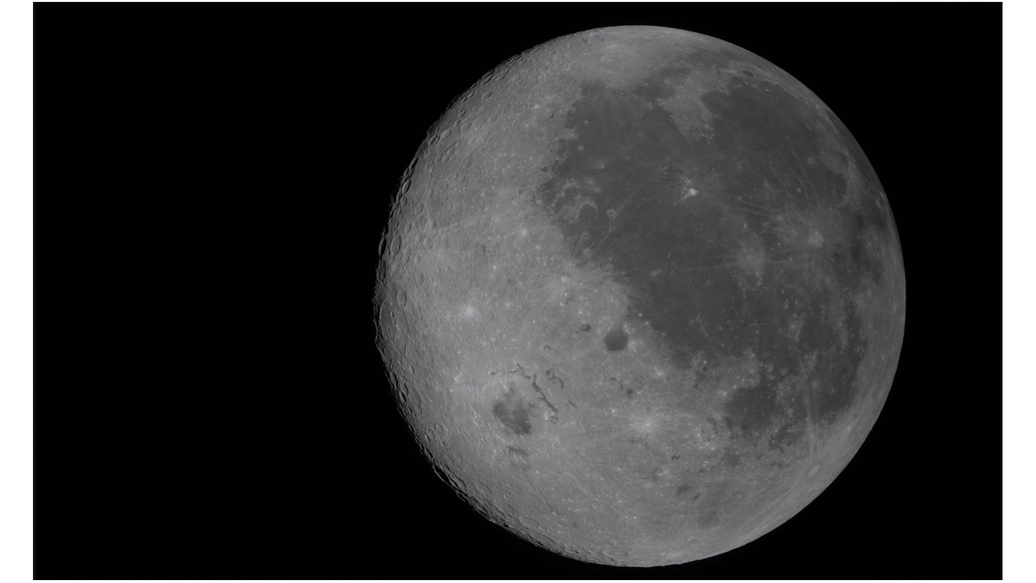 Astronautas da Artemis 2 voam ao redor da Lua em um loop lunar recorde da NASA