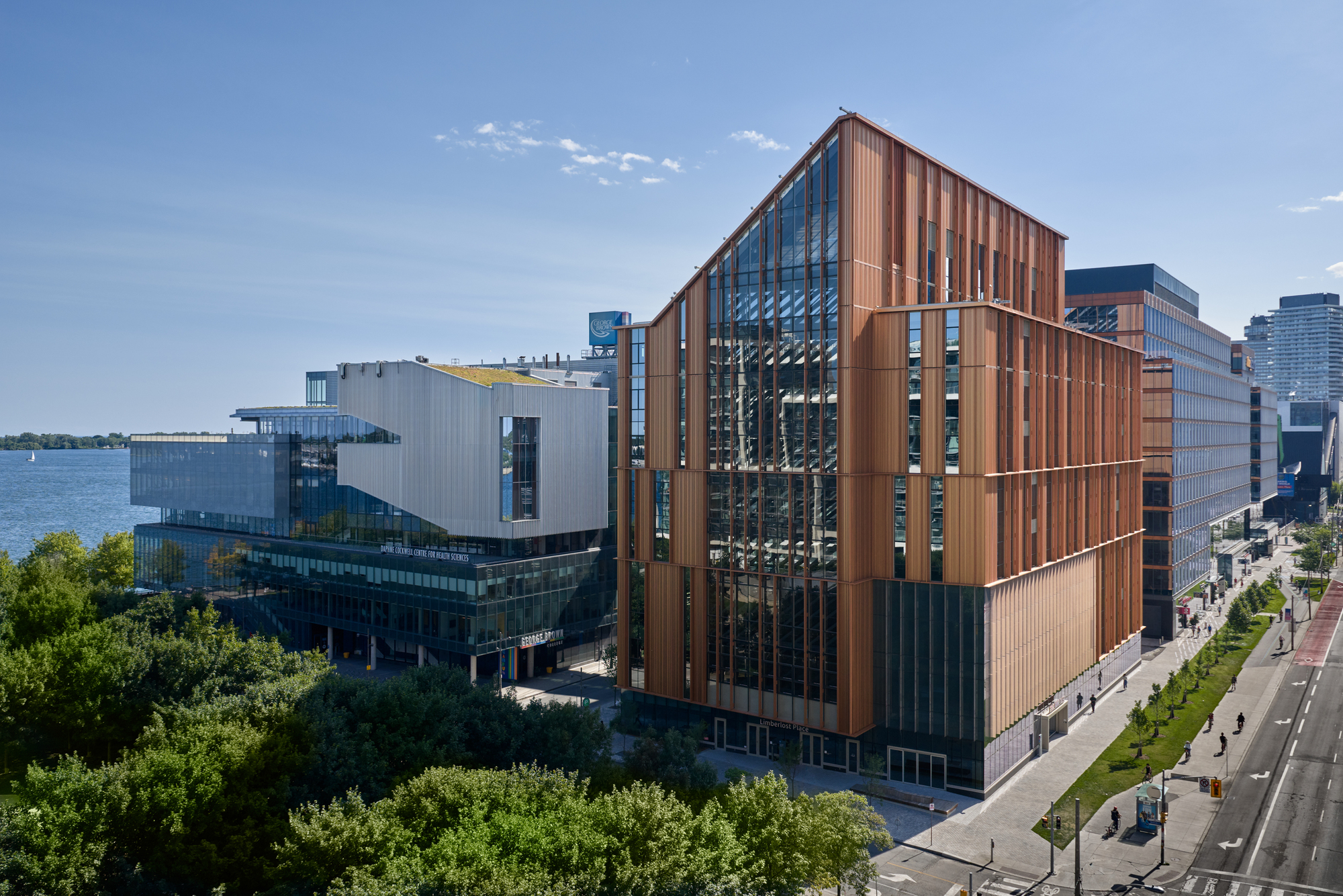 Limberlost Place / Moriyama & Teshima Architects