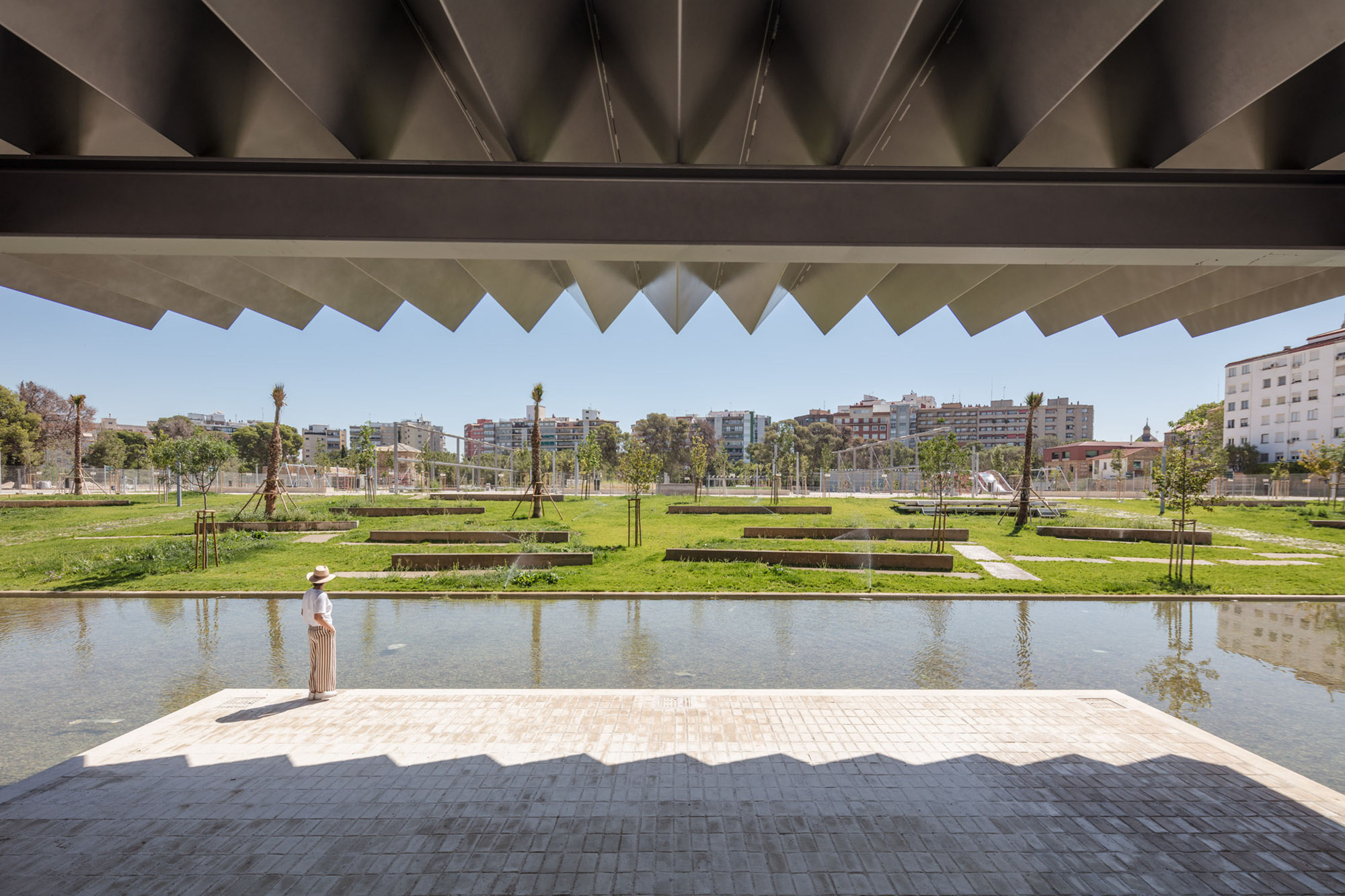 Reservatórios Pignatelli: da infraestrutura hídrica ao parque urbano / Héctor Fernández Elorza