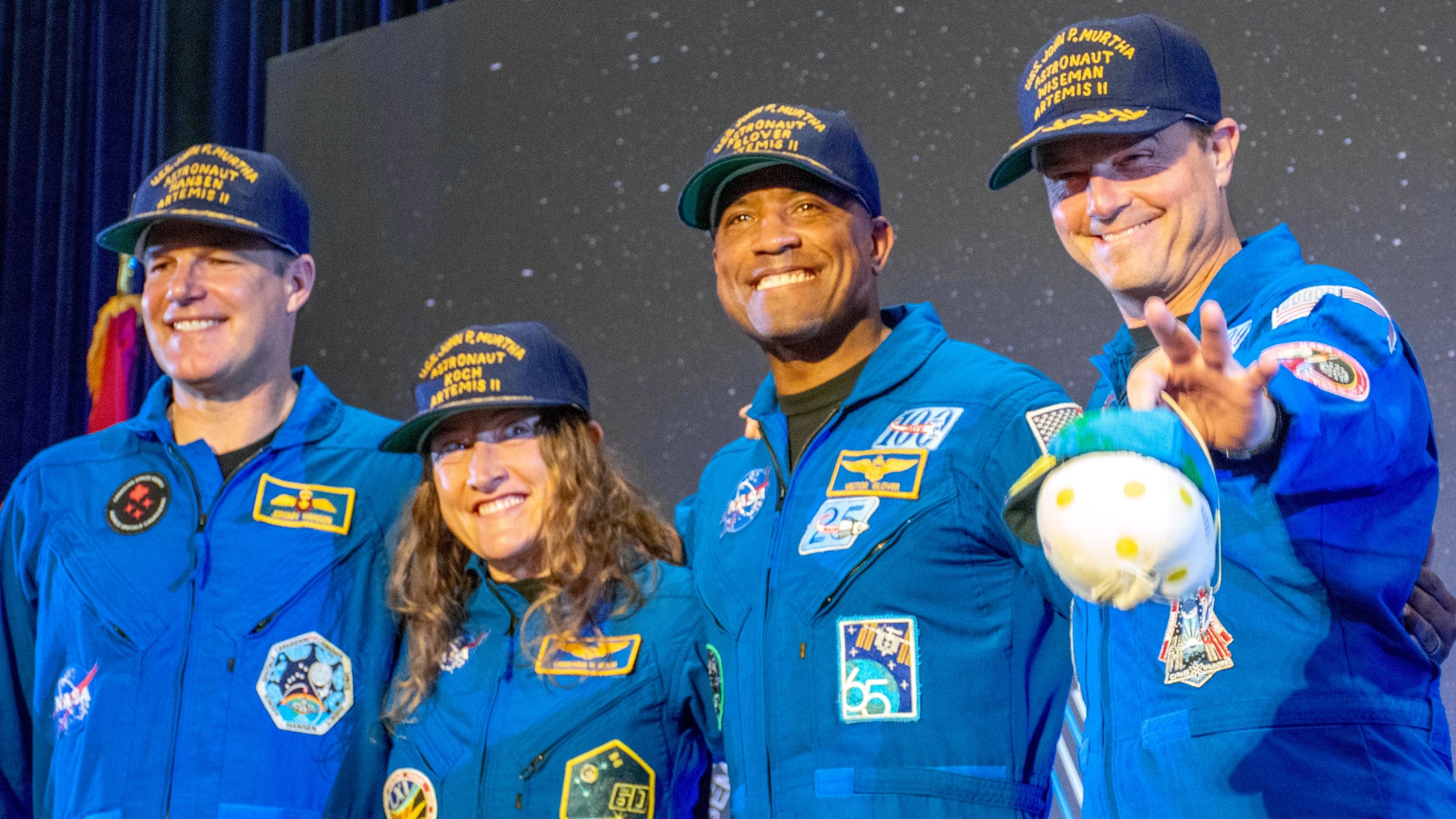 De volta à Terra, os astronautas da Artemis 2 descrevem sua épica missão lunar