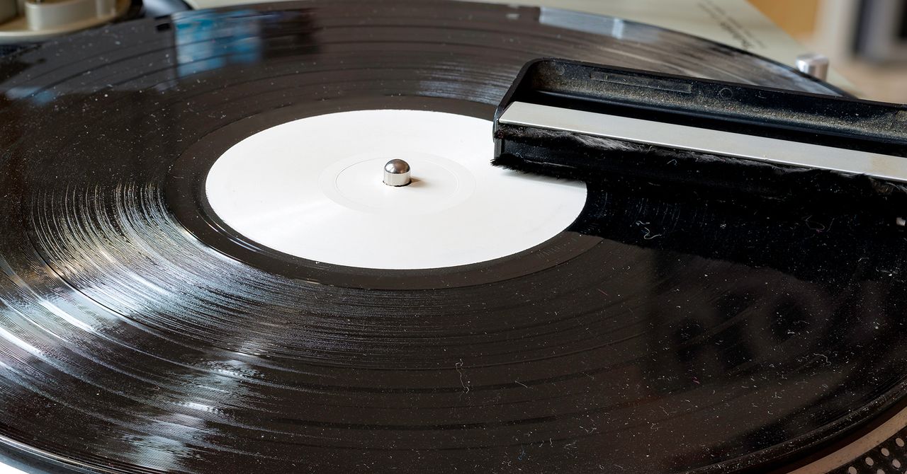 Como limpar seus discos de vinil (2026): vácuo, ultrassônico, solução, pincel