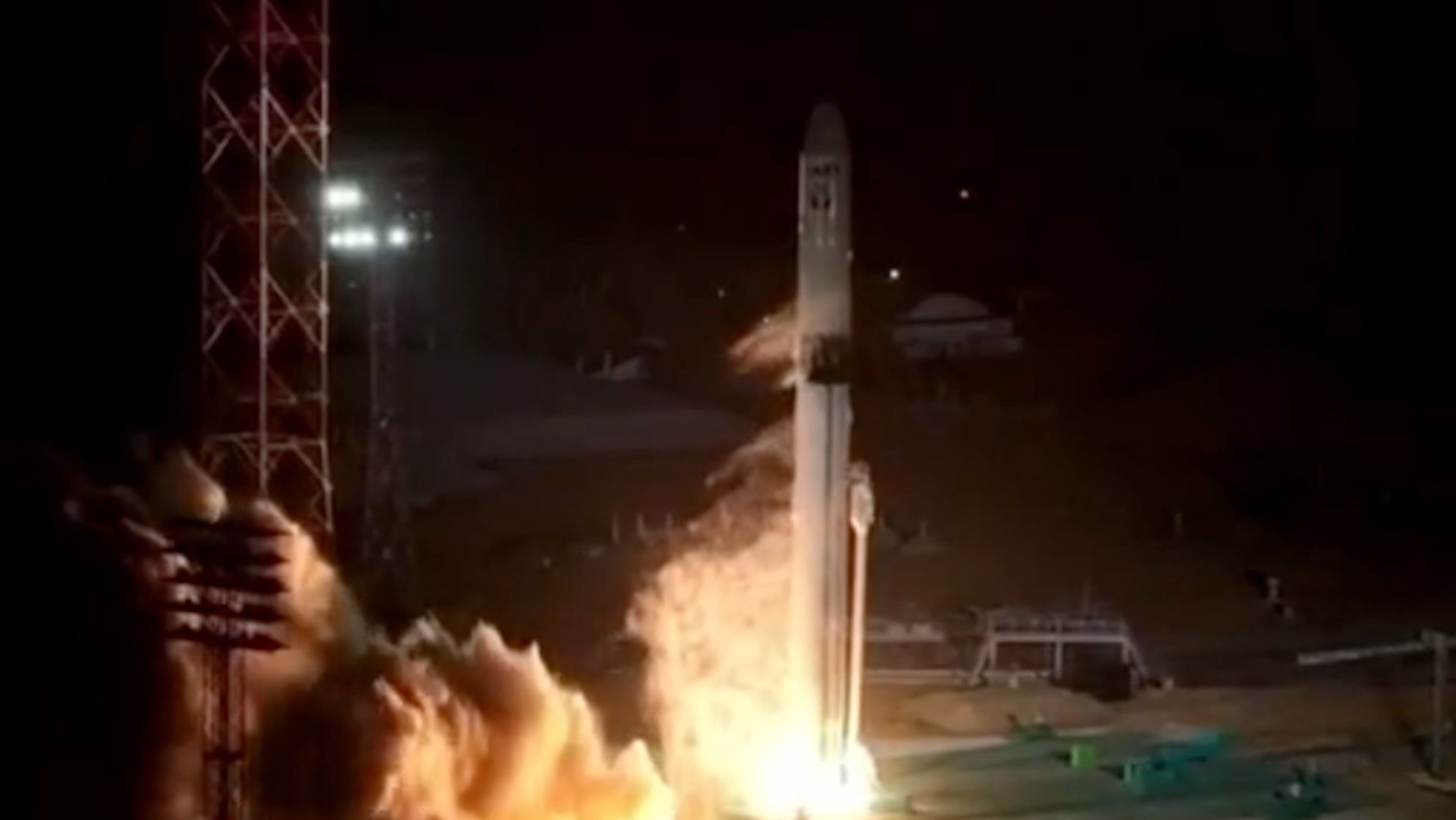 Novo foguete russo Soyuz 5 é o primeiro lançamento