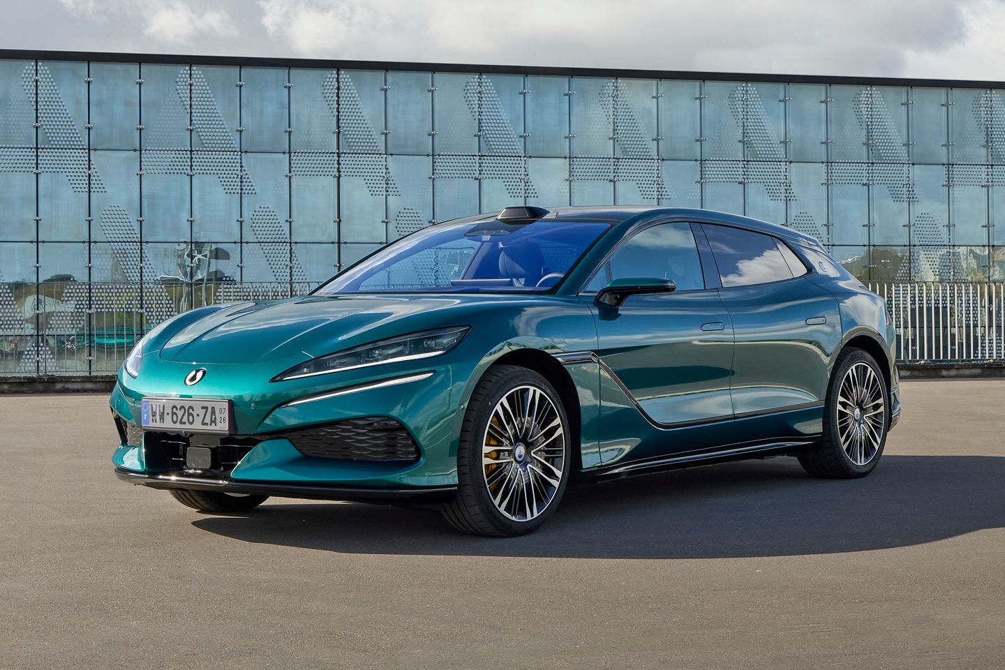 Novo Denza Z9GT é um demolidor Taycan de 1156 cv