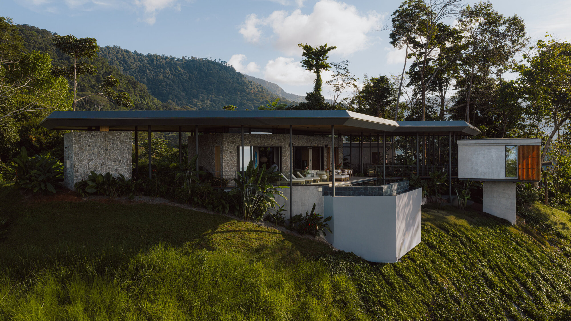 Casa Komorebi / Estúdio Saxe