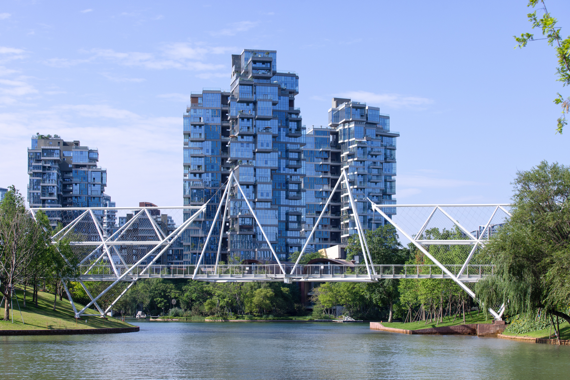 Ponte pedonal Edenland em Luxelakes / unarchitecte