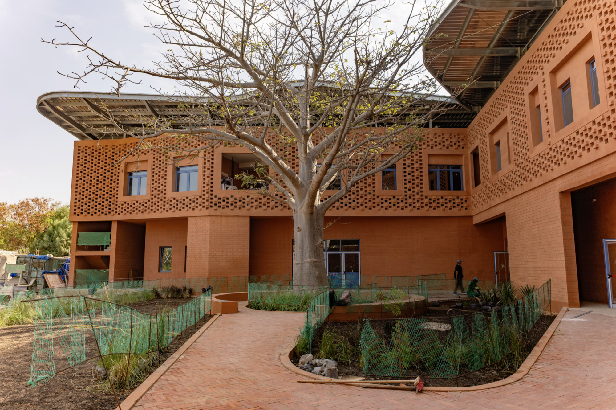 O Goethe-Institut da Kéré Architecture no Senegal é inaugurado como um marco para o intercâmbio cultural na África Ocidental