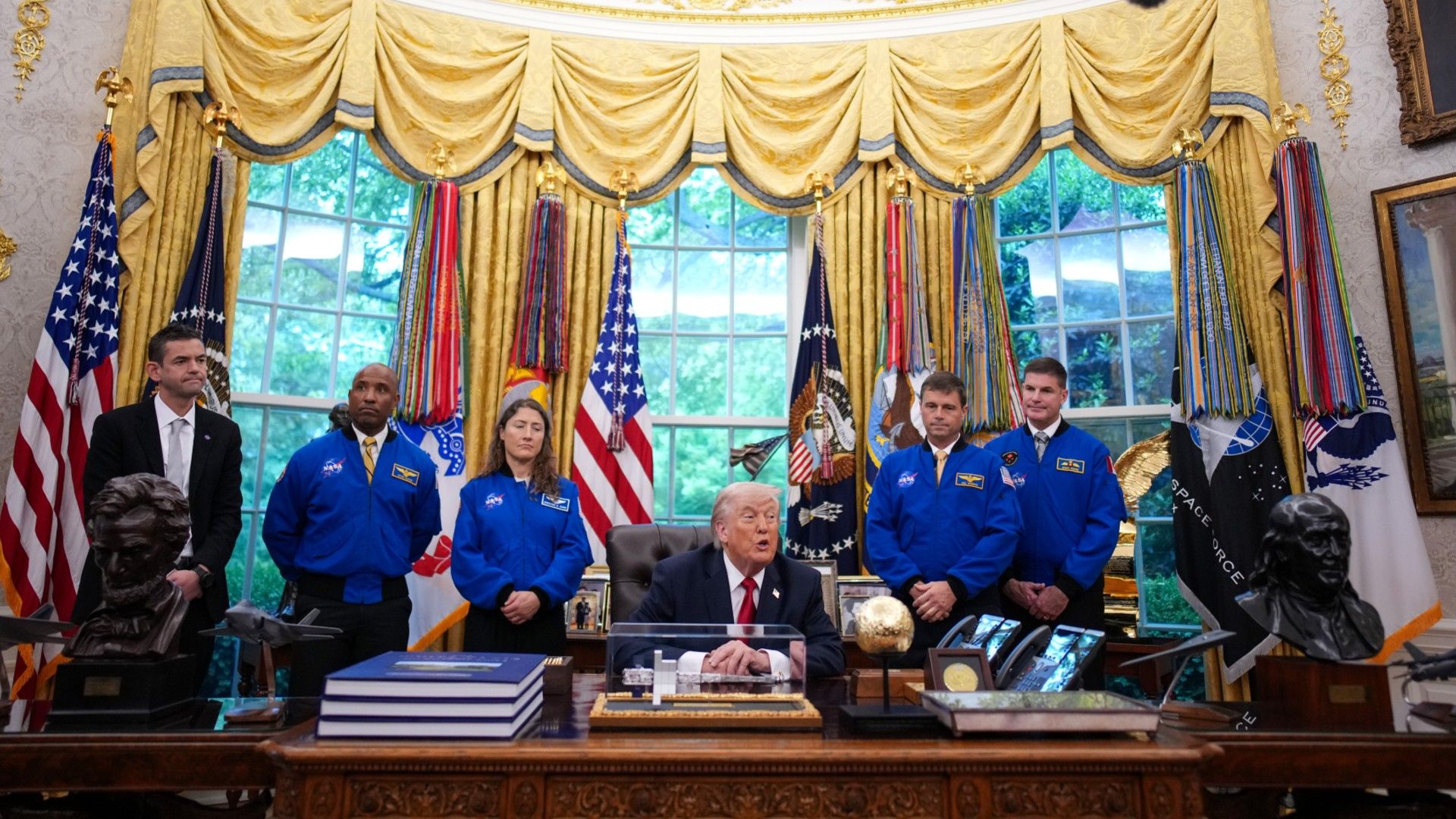 Trump convidou os astronautas da lua Artemis 2 para o Salão Oval. Aqui está o que aconteceu