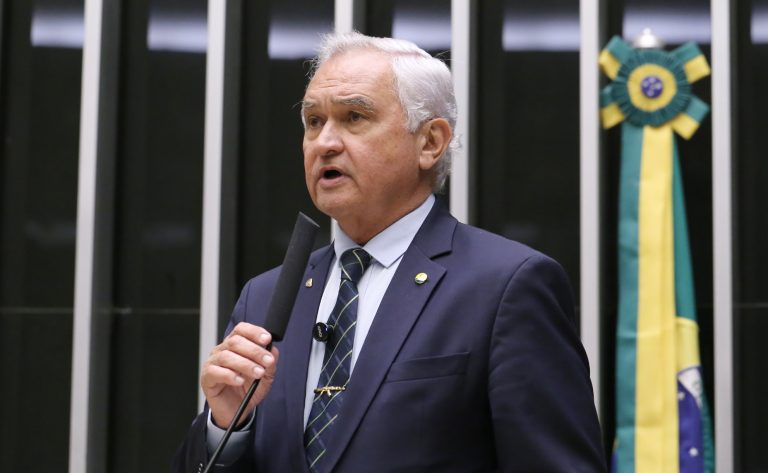 Comissão aprova novas regras para naturalização de imigrantes no Brasil – Notícias