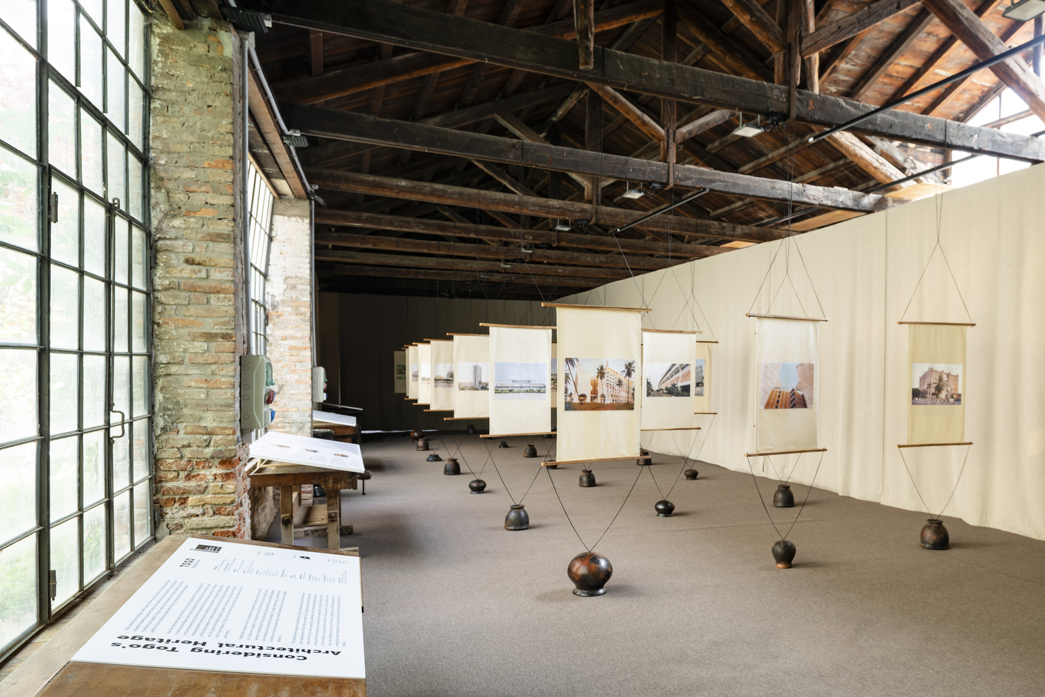 “O material é onde a história começa”: Studio NEiDA sobre construção por meio de artesanato e contexto