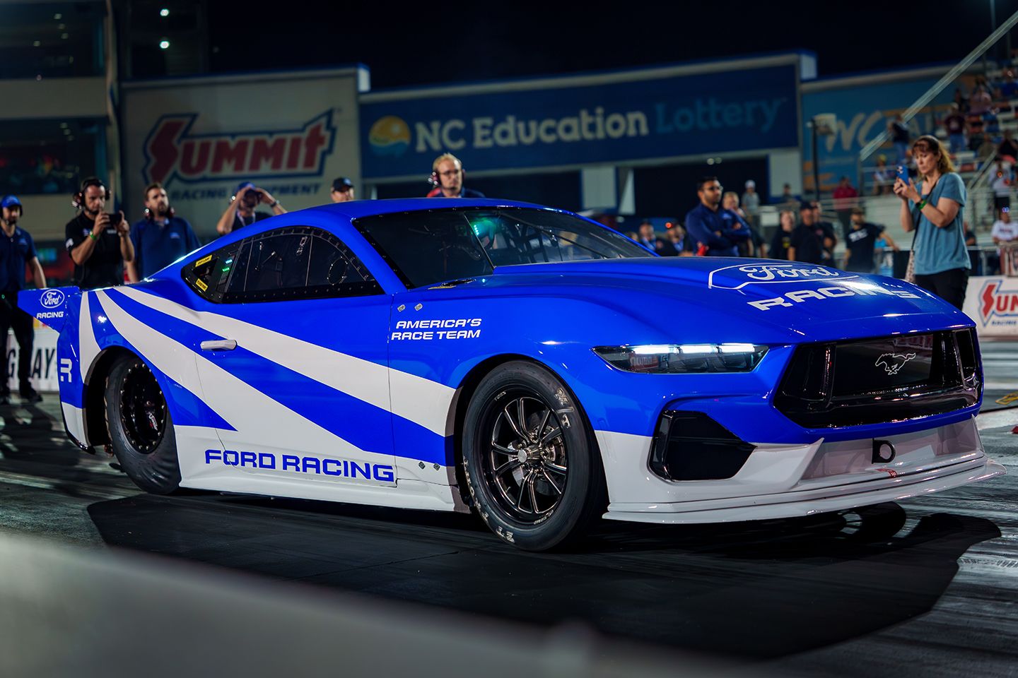 Cobra Jet 2200 da Ford percorre quarto de milha
