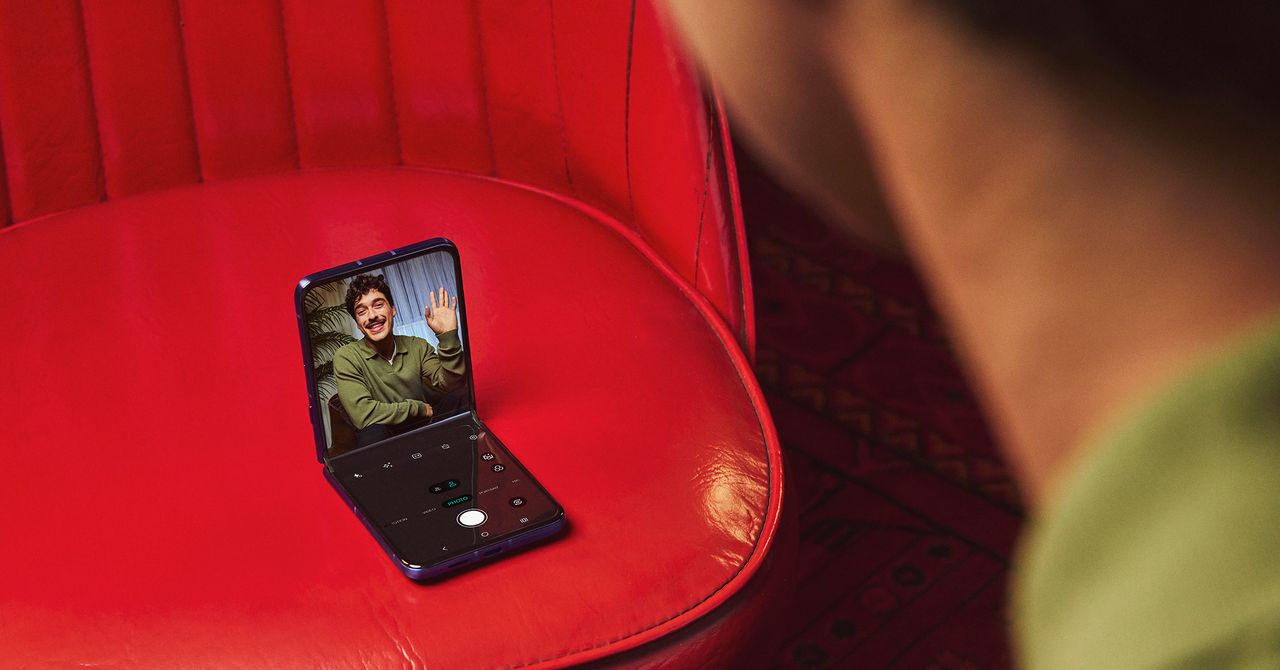 Os novos telefones dobráveis ​​Razr da Motorola têm um preço mais alto e poucas atualizações