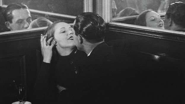 10 imagens íntimas de uma Paris perdida e decadente dos anos 1930