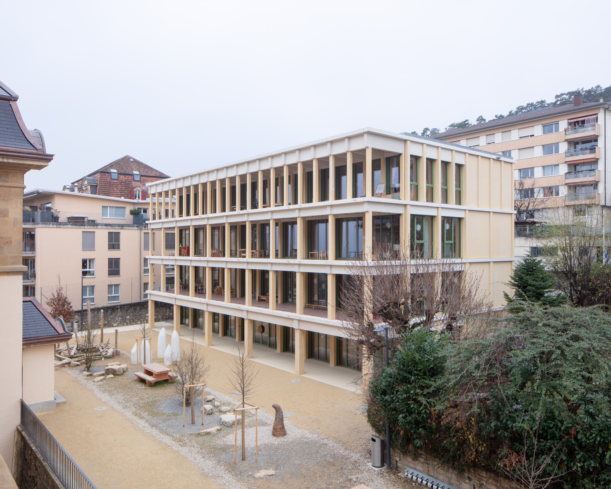Extensão da escola Collège des Parcs e dois pavilhões desportivos / Stoa arquitectos