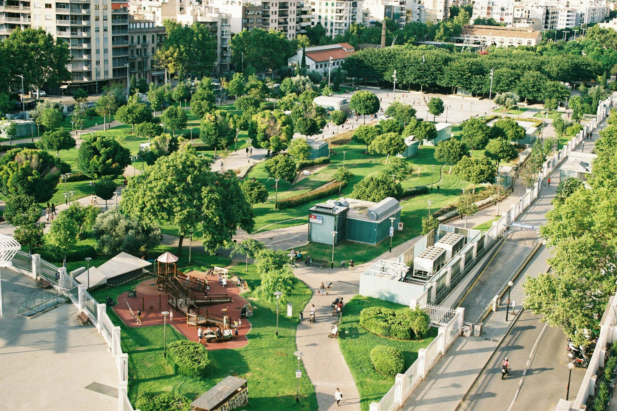 Reimaginando o bairro completo através da renaturação urbana