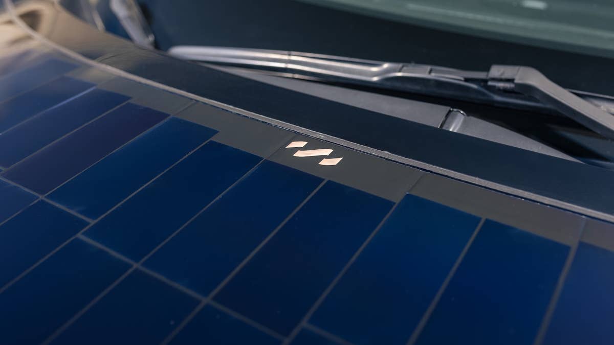 Novo carregador EV fora da rede funciona com luz do sol e não custa nada