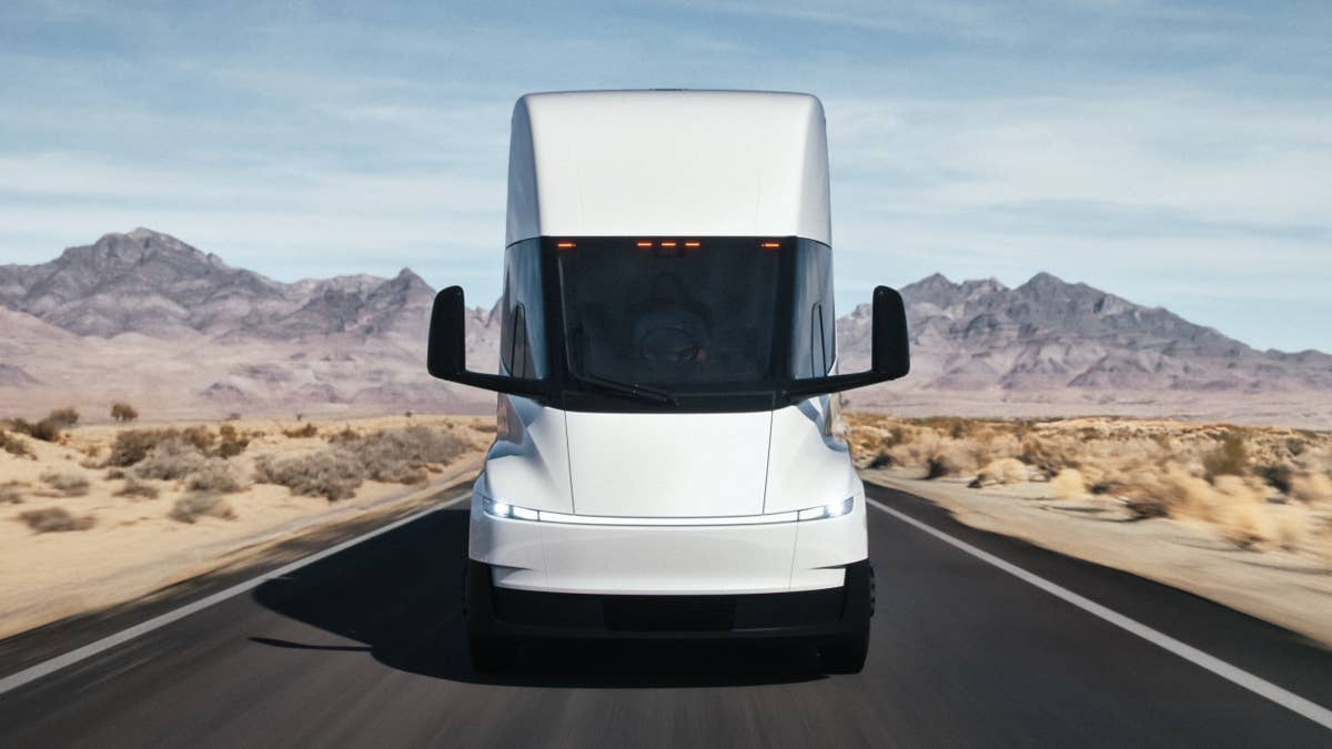 Tesla finalmente inicia a semiprodução nove anos após a revelação