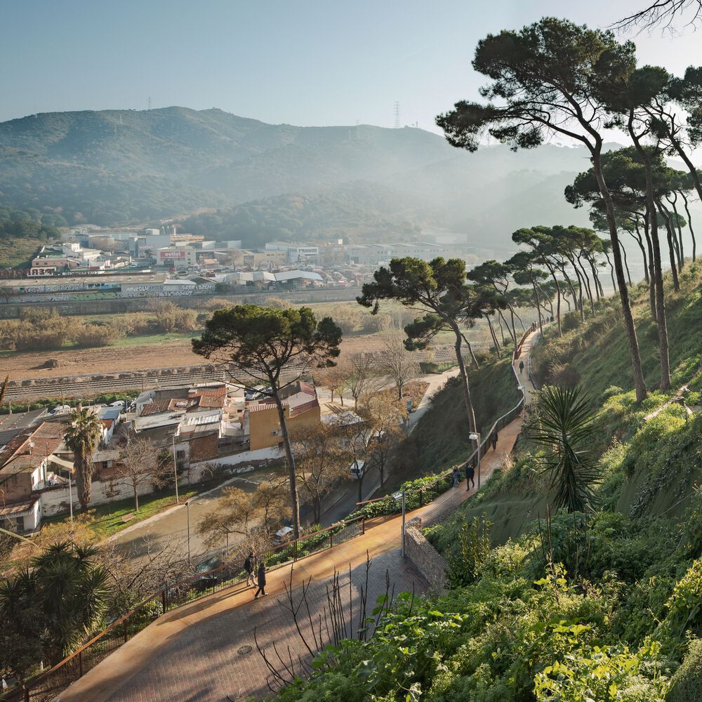 O Caminho Construído: Peregrinação e Sequência Arquitetônica no Caminho de Santiago