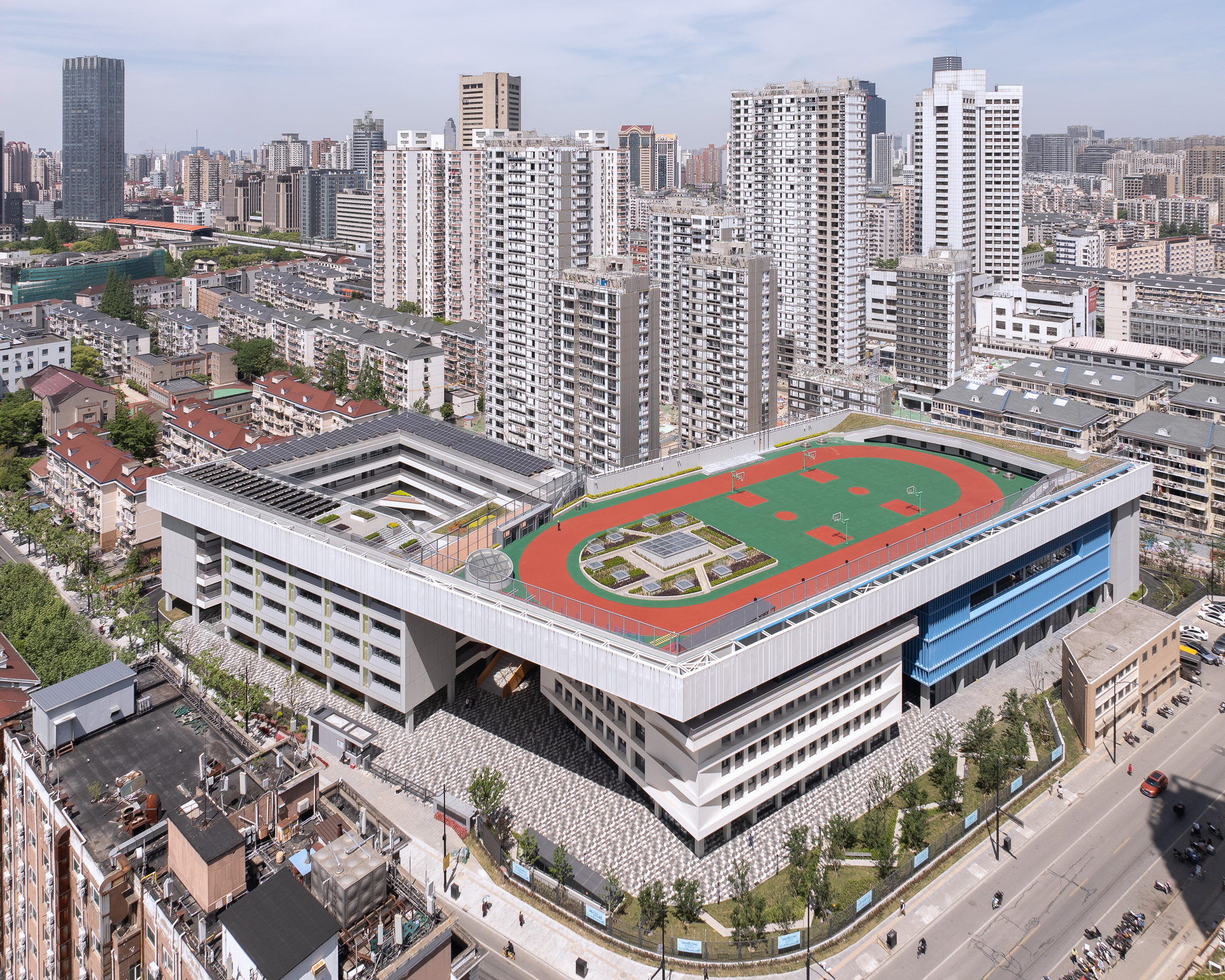 O Projeto de Relocação e Expansão da Wuning Middle School / Atelier Archmixing