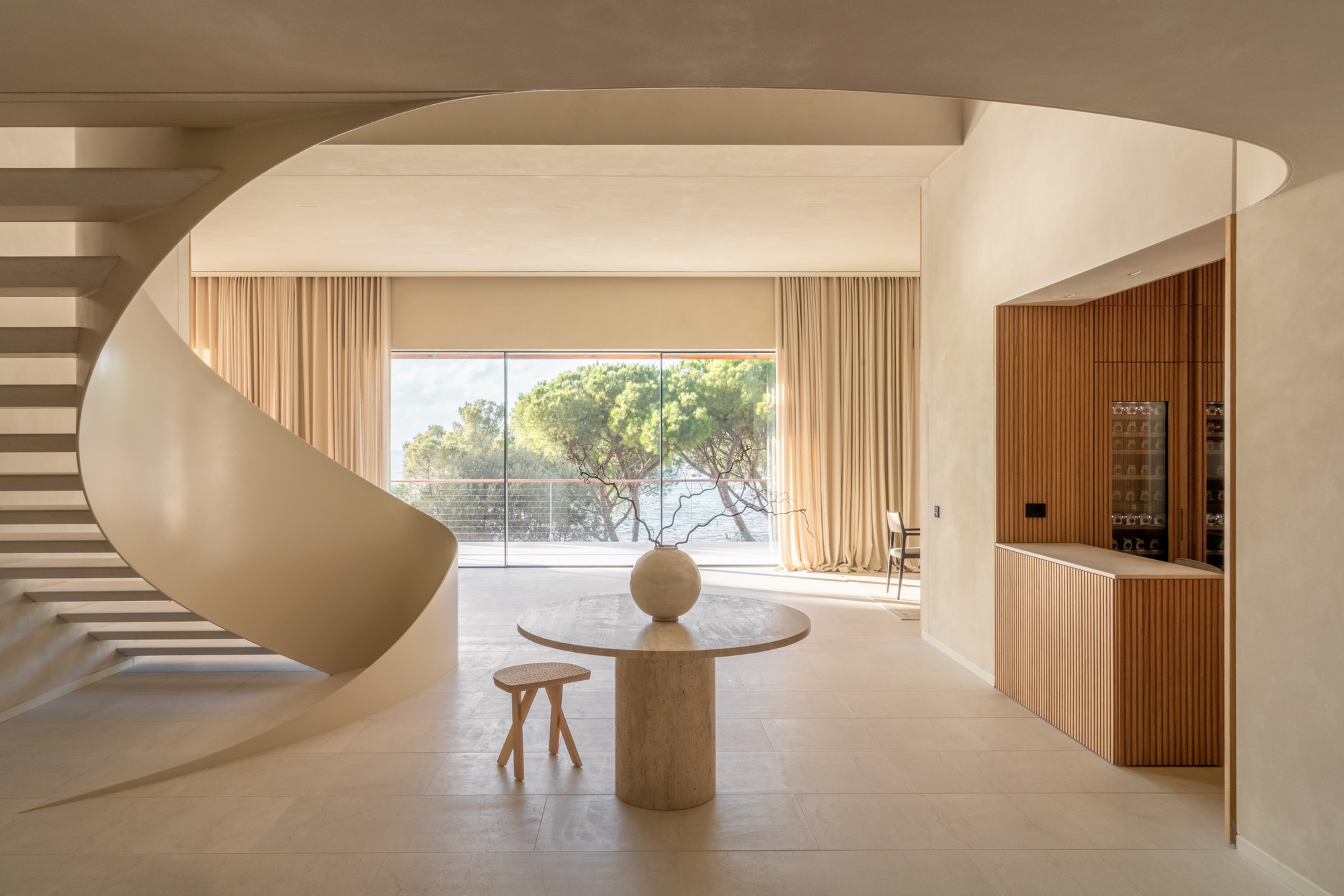 Vila em Recco / Gosplan + Giordano Hadamik Architects + caarpa + studio.skey