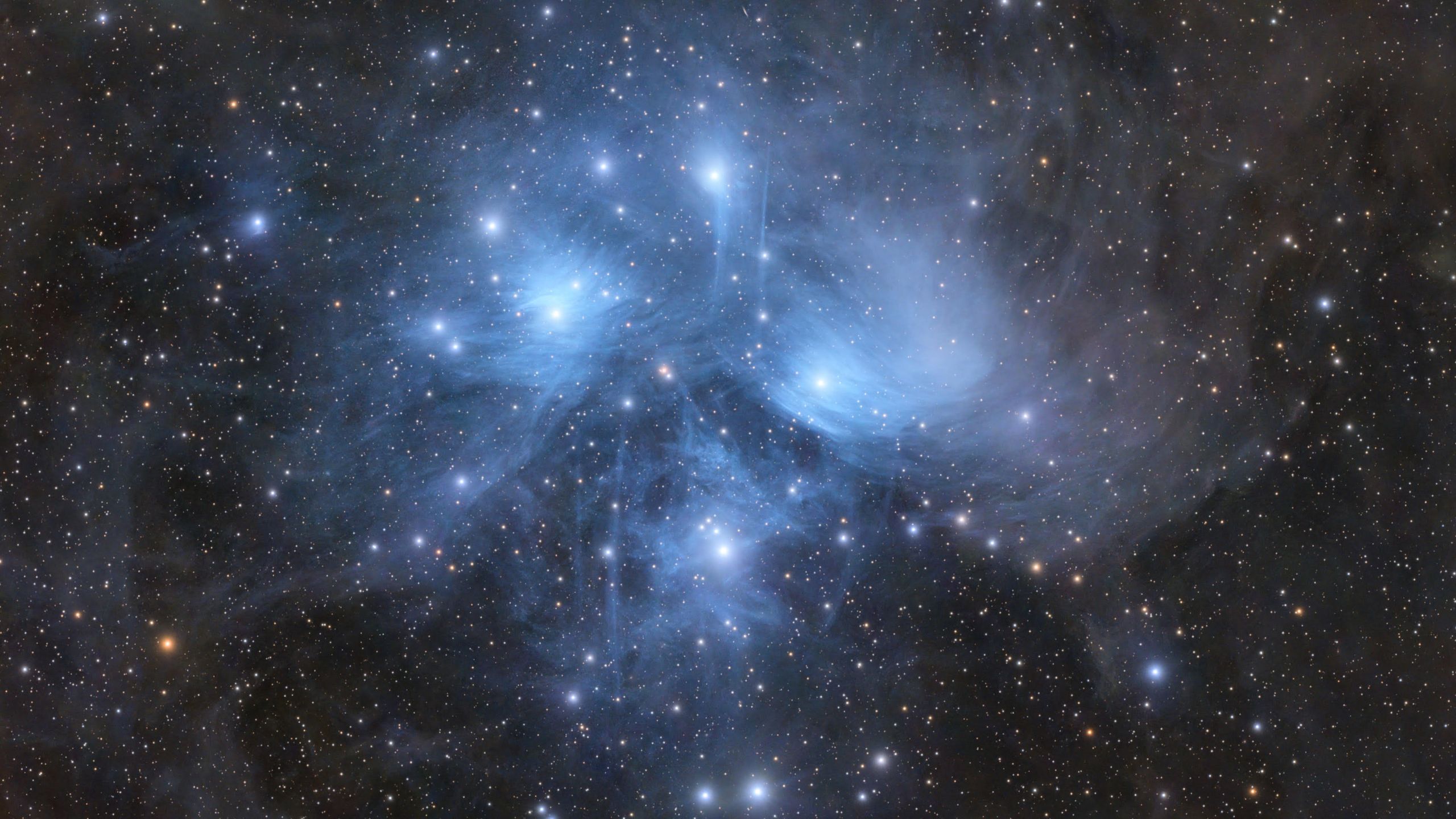 Astrofotógrafo captura as ‘Sete Irmãs’ das Plêiades brilhando através do véu azul fantasmagórico