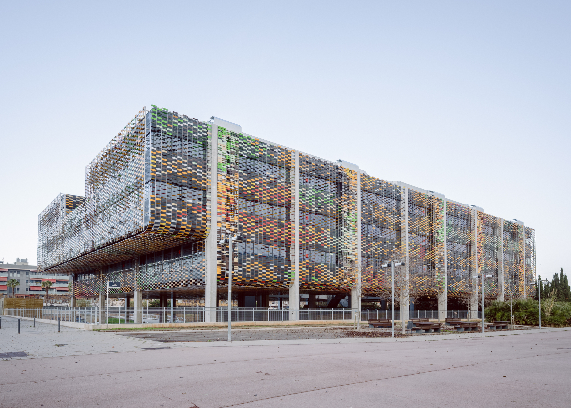 Centro de Negócios Delta / Picharchitects/Pich-Aguilera