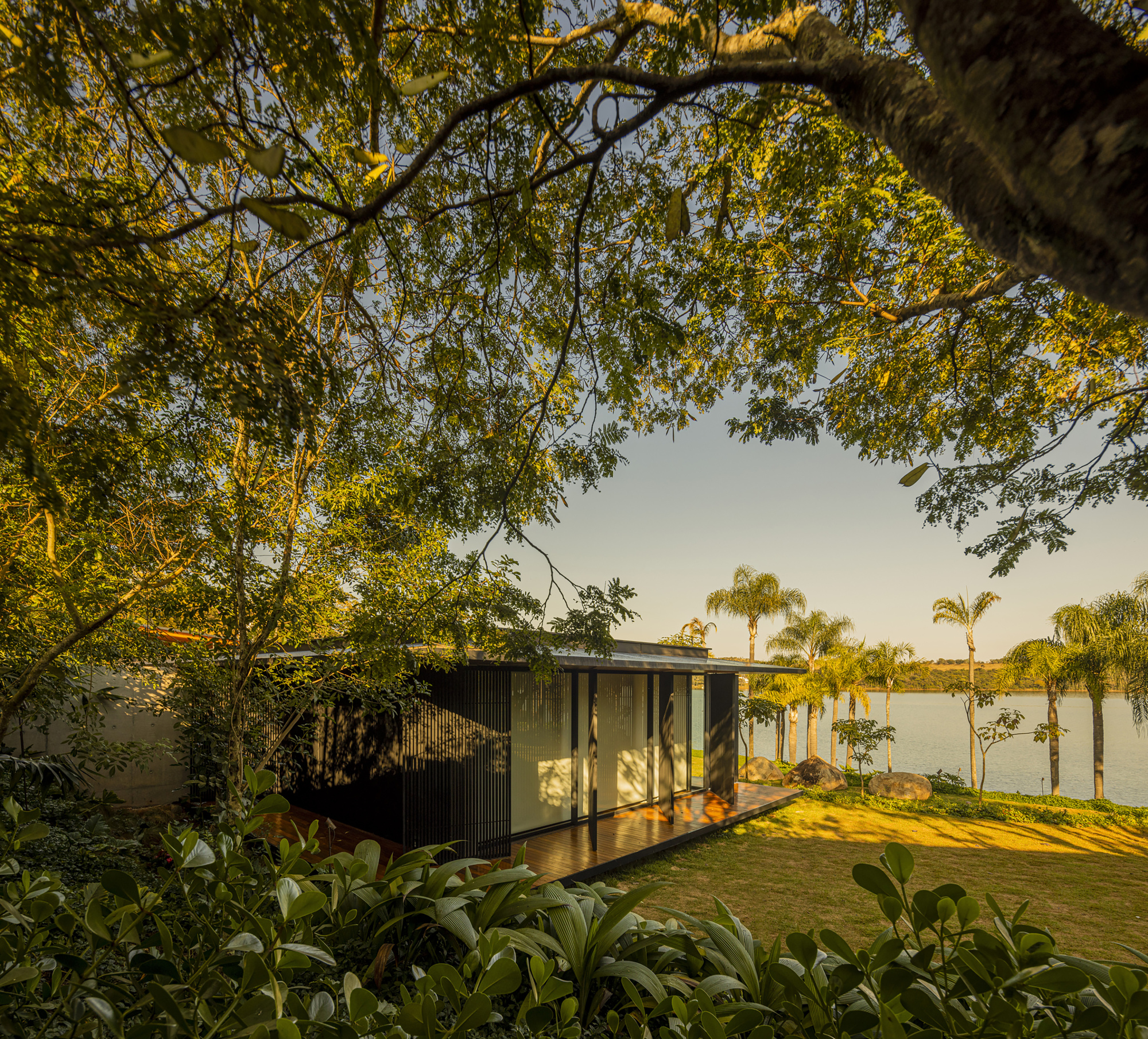Dam House / Bernardes Arquitetura