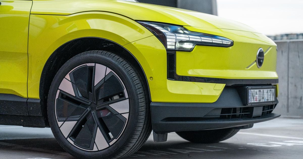 Correção da bateria do Volvo EX30 EV recebida após atraso no envio