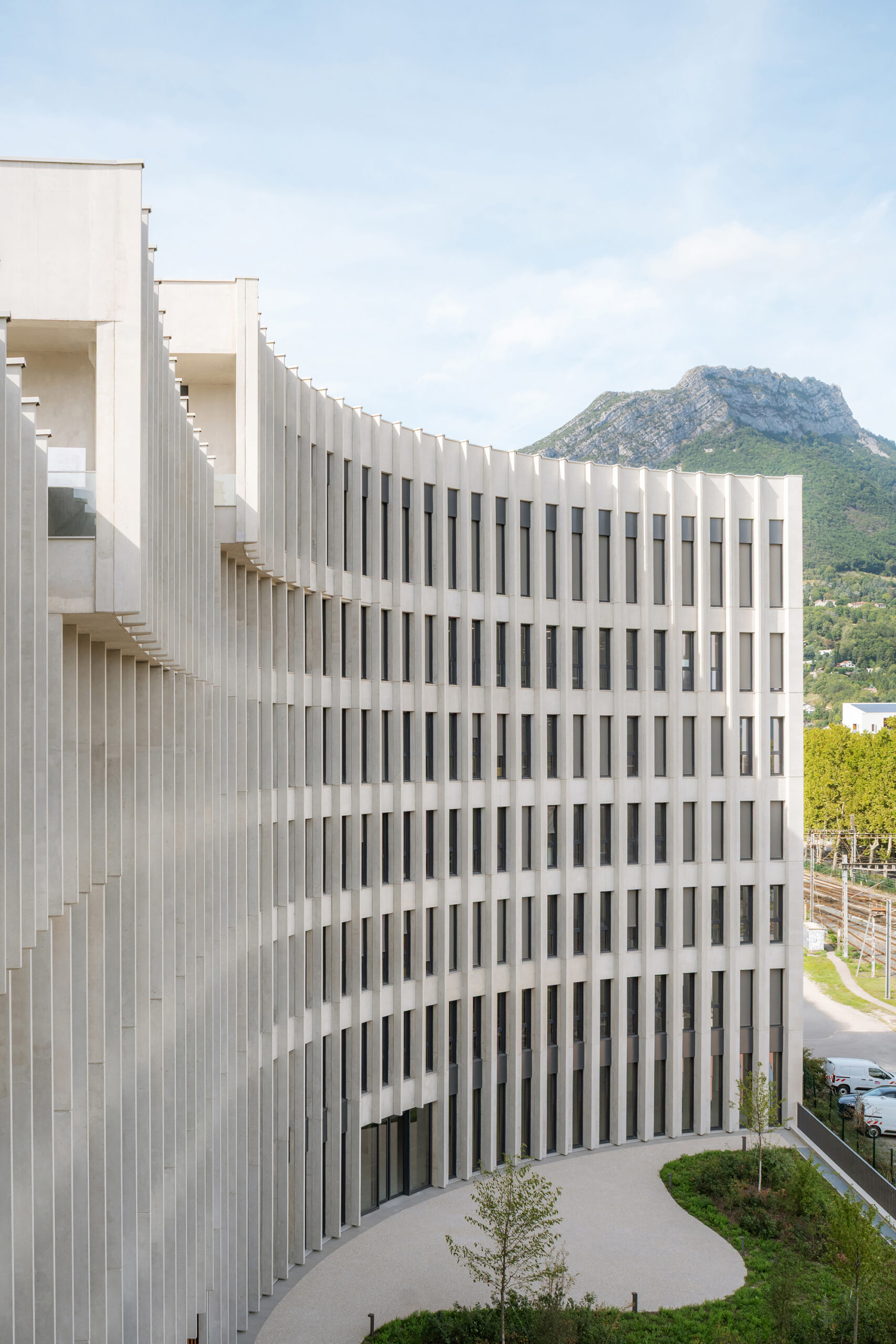 Presqu’île – Escritório Primavera / Baumschlager Eberle Architects