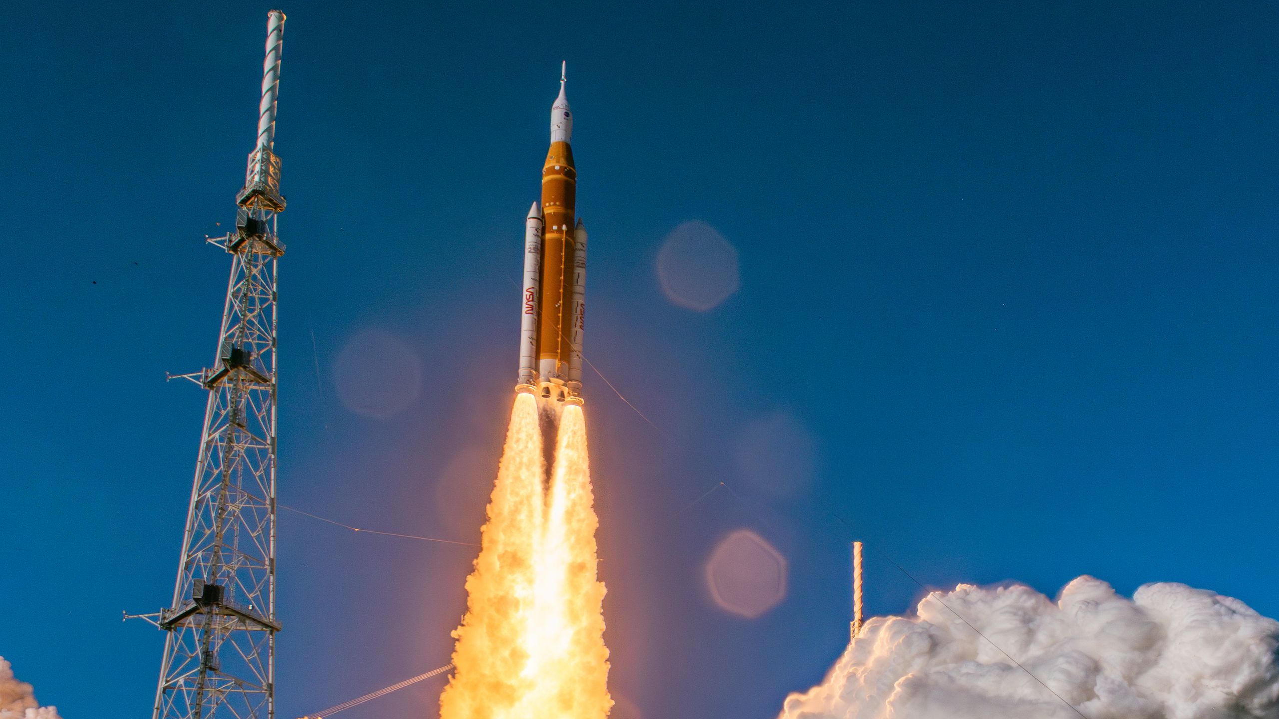 O lançamento da lua Artemis 2 trouxe quase 350.000 pessoas para a Costa Espacial da Flórida