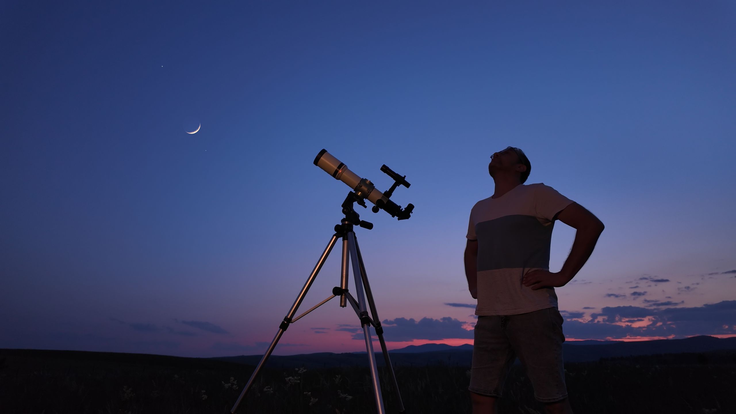Não espere pela lua cheia: é quando a lua fica melhor através de um telescópio