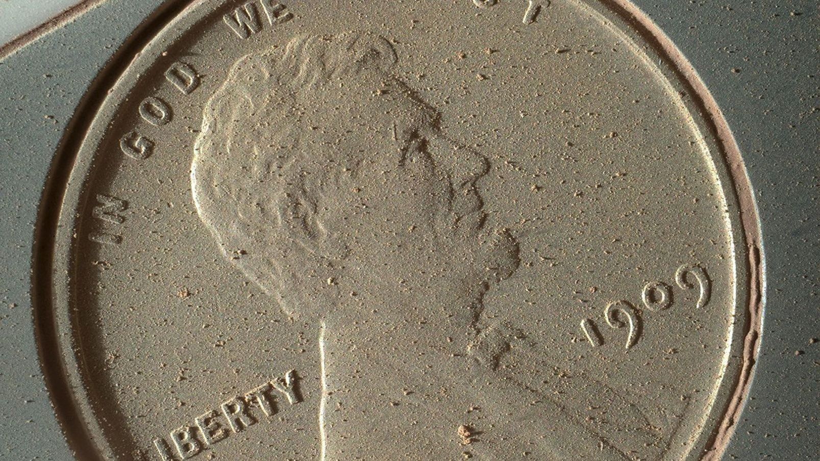 Por que o rover Curiosity da NASA tem uma “moeda da sorte” em Marte?