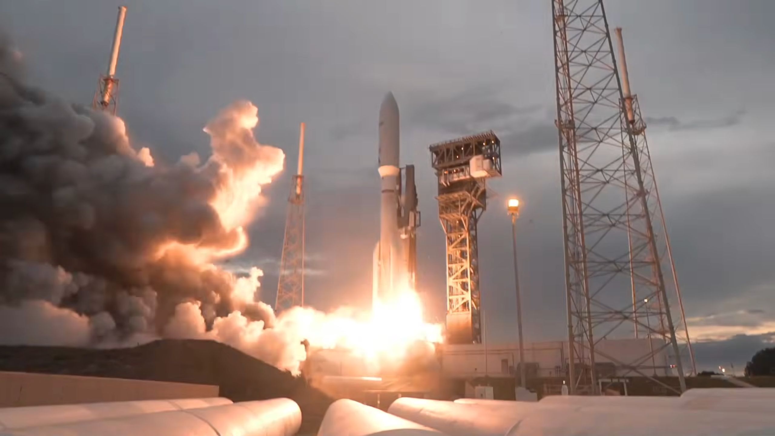 Foguete Atlas V lança 29 satélites de internet Amazon Leo em órbita