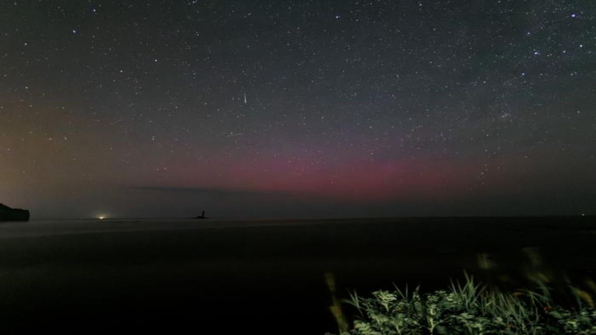 A aurora boreal vermelha incomum sobre o Japão sugere que algumas tempestades solares são mais fortes do que pensávamos