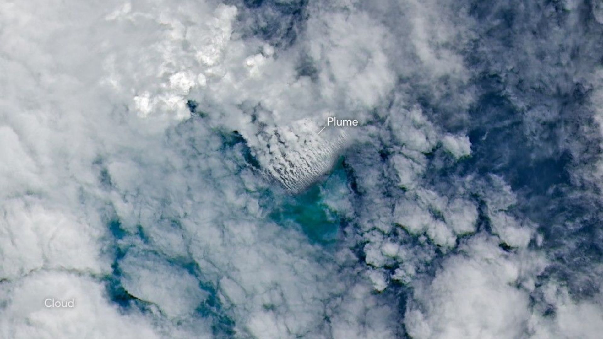 Os satélites capturaram imagens de um vulcão subaquático em erupção – mas os cientistas não têm ideia do que realmente está acontecendo no fundo do mar