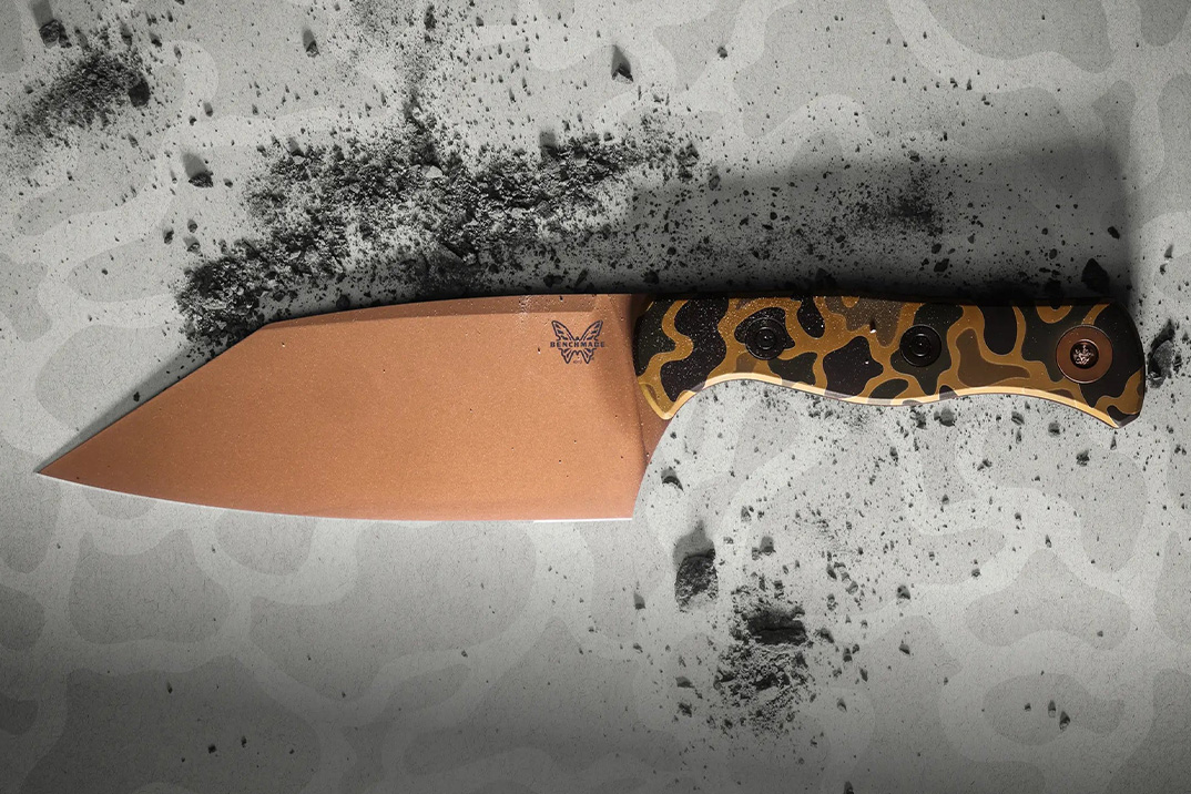 A faca de estação da Benchmade se torna Pitmaster totalmente tática com uma edição Cerakote Camo