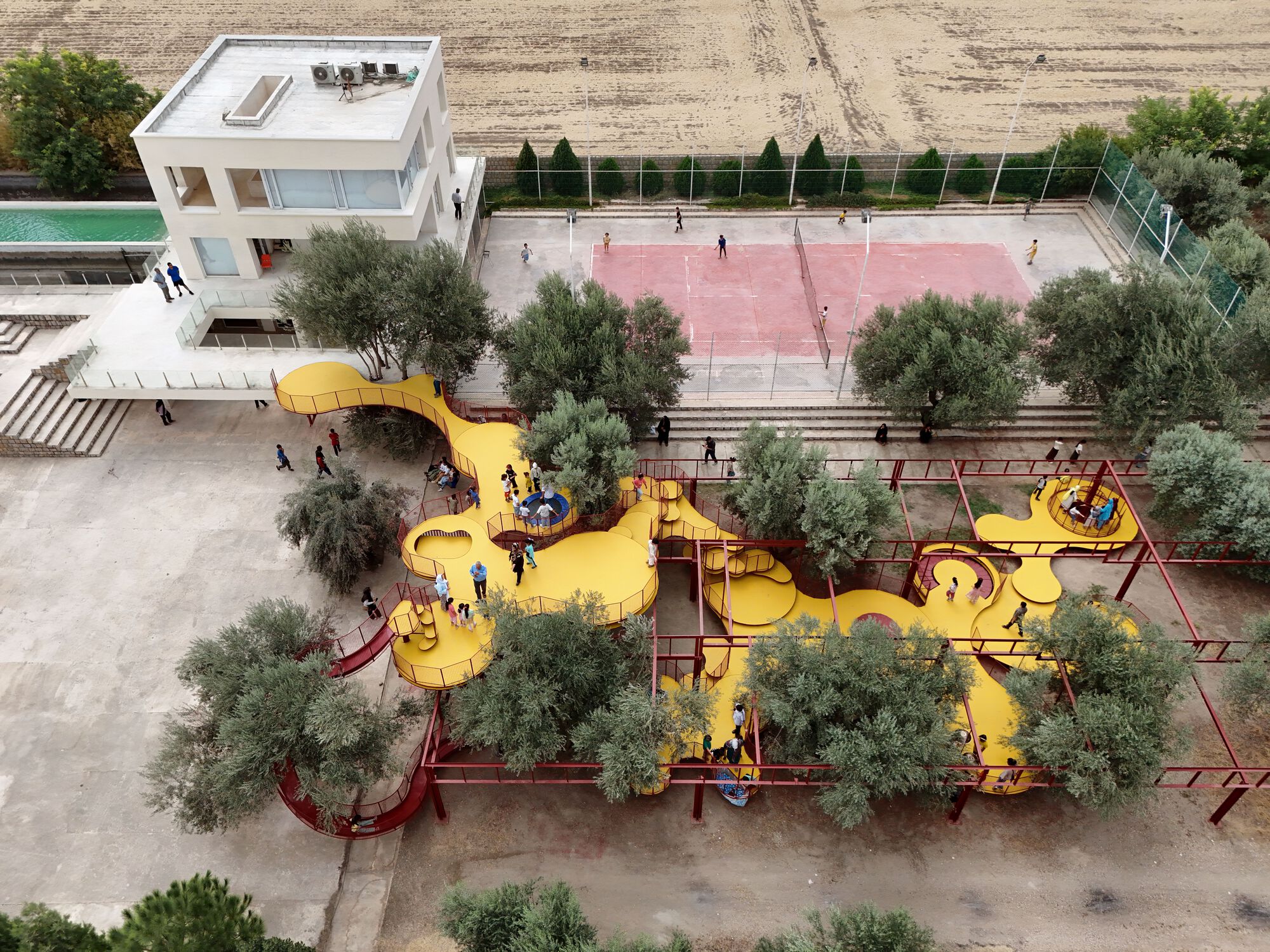 Parque Cheshm Cheran Bazi / ZAV Architects