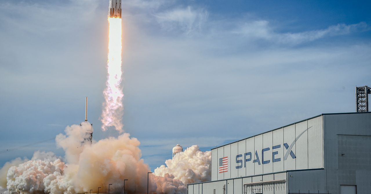 Ex-funcionários da OpenAI alertam que o fraco histórico de segurança da xAI pode complicar o IPO da SpaceX