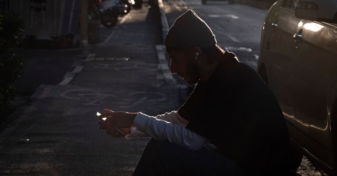 Internet começa a retornar no Irã após blecaute de 3 meses