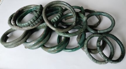 Tesouro de pulseiras pesadas da Idade do Bronze encontradas na Polônia – The History Blog