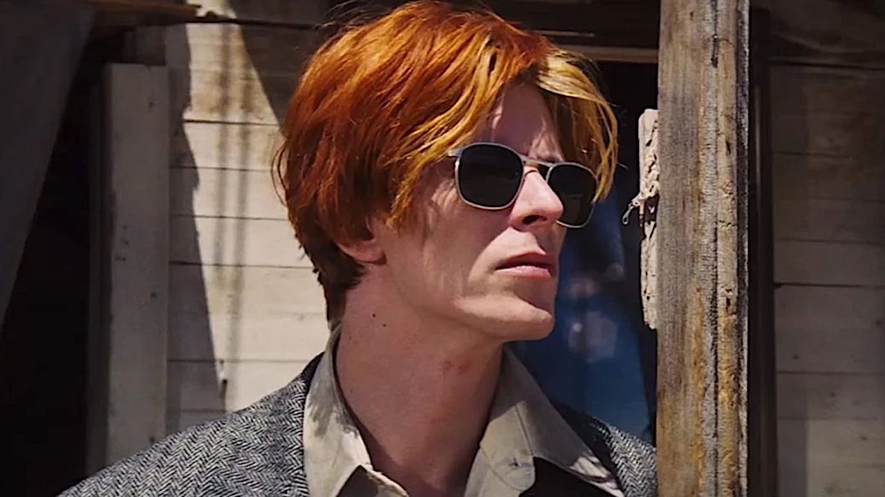 ‘The Man Who Fell To Earth’ aos 50: O estranho alienígena encalhado de David Bowie foi seu melhor papel de todos os tempos?