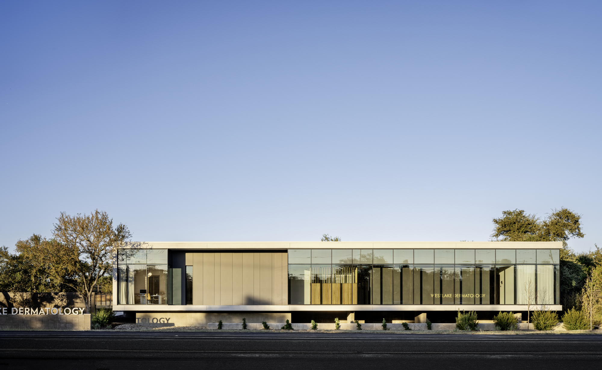 Westlake Dermatologia Georgetown / Matt Fajkus Architecture