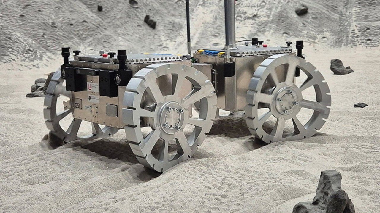 Assista a este conceito de Mars Rover de inspiração biológica ‘nadar’ na areia sobre rodas curvas (vídeo)