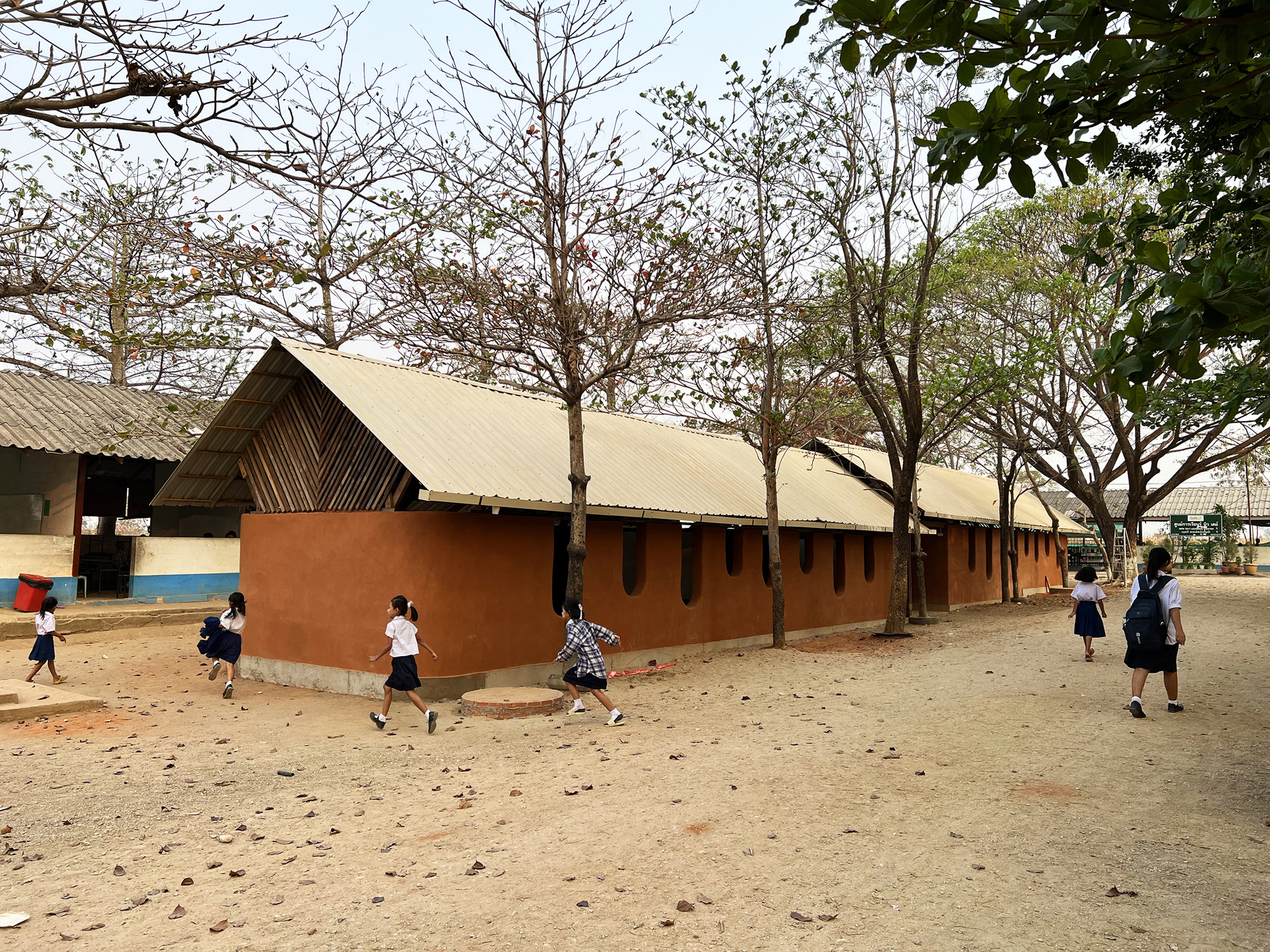 Salas de aula para New Day School / Arquitetura Simples