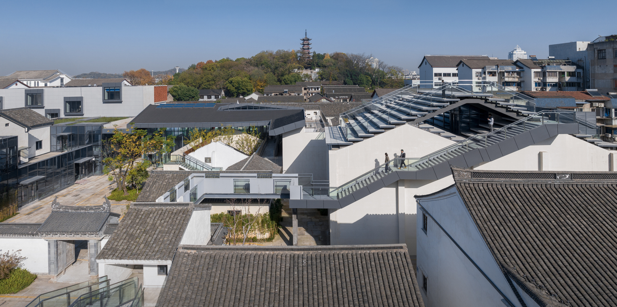 Dazhou Atelier e renovação de seu entorno / SpActrum