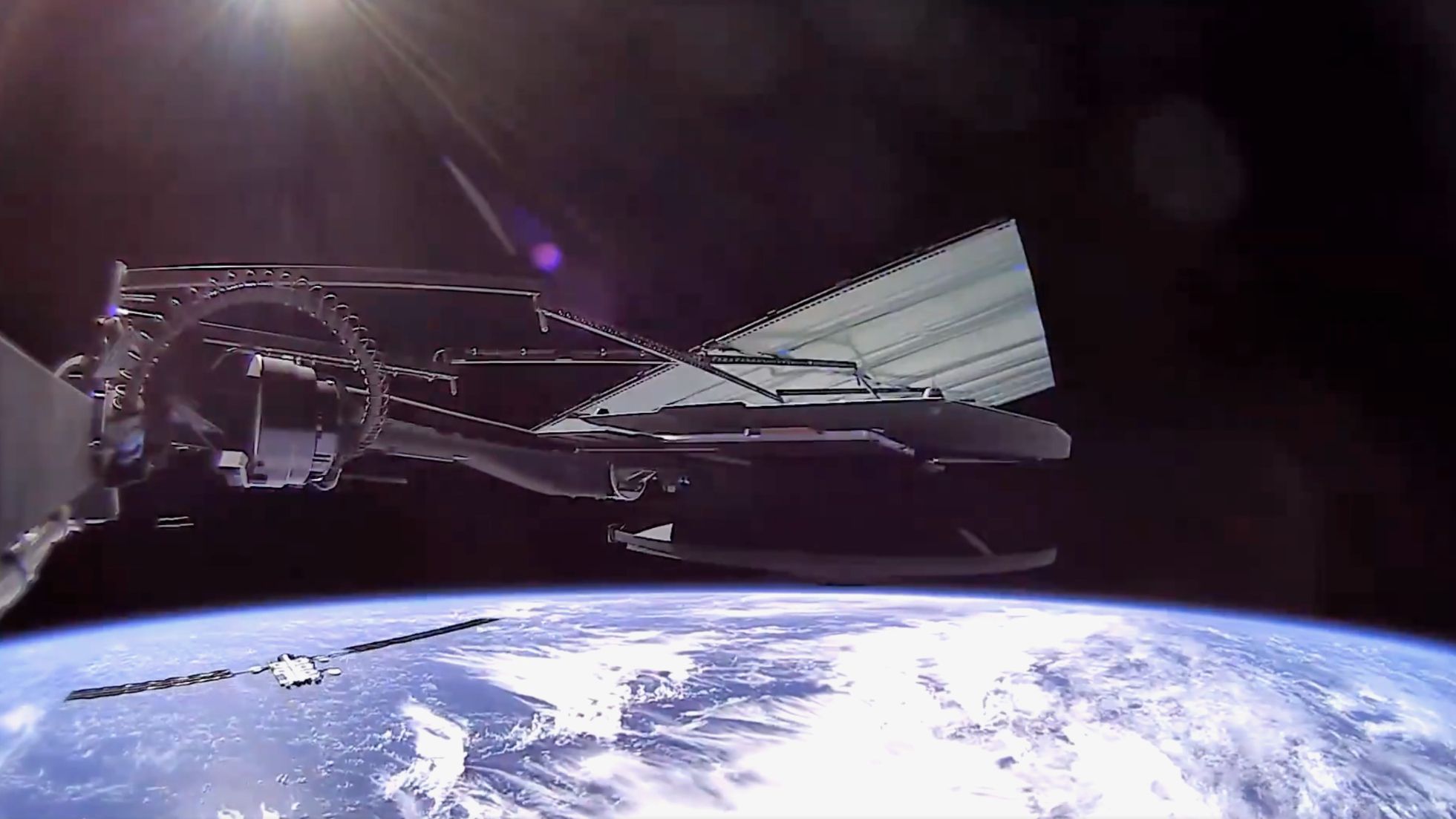 Assista ao trem SpaceX Starlink circulando a Terra em um incrível vídeo de satélite